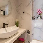 Luxury Monika With Shared Pool Apartman *
