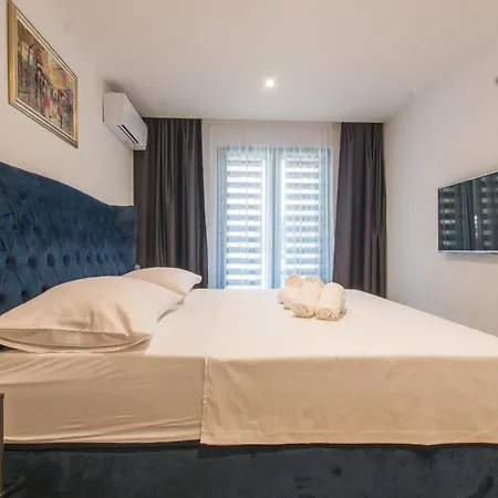 Luxury Monika With Shared Pool Makarska