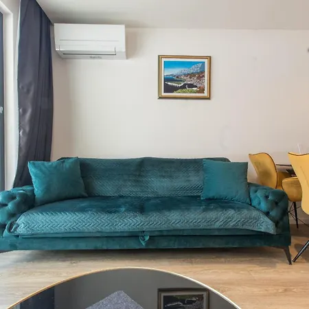 Luxury Monika With Shared Pool Apartman *