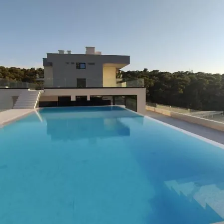 Luxury Monika With Shared Pool Apartman