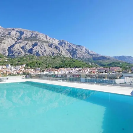 Luxury Monika With Shared Pool Apartman