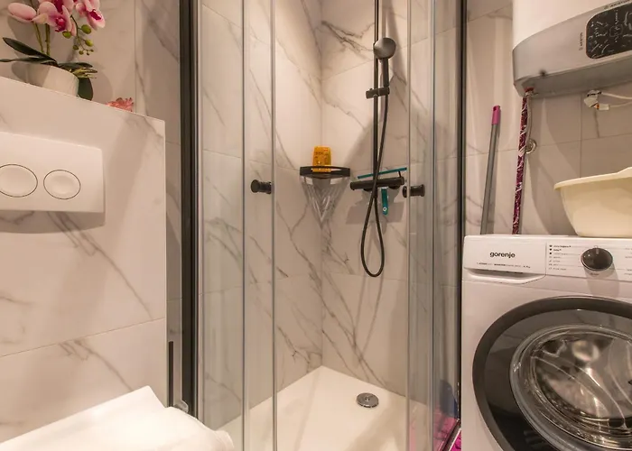 Luxury Monika With Shared Pool Apartament *