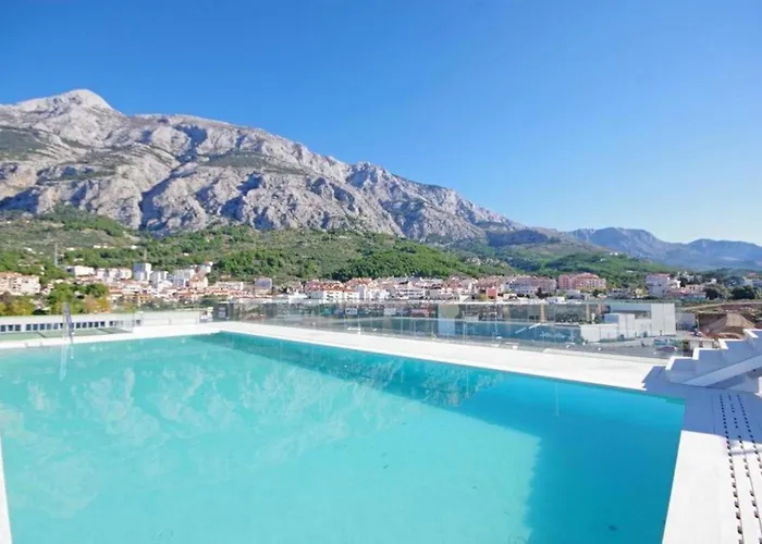 Luxury Monika With Shared Pool Apartament