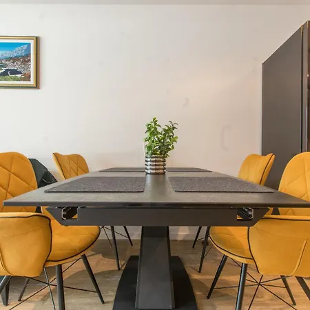 Luxury Monika With Shared Pool *