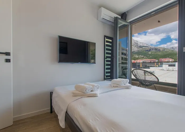 Luxury Monika With Shared Pool